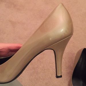 Gianni Bini Shoes - Gianni Bini Champagne Heels Gianni Bini Shoes - Gianni Bini Champagne Heels